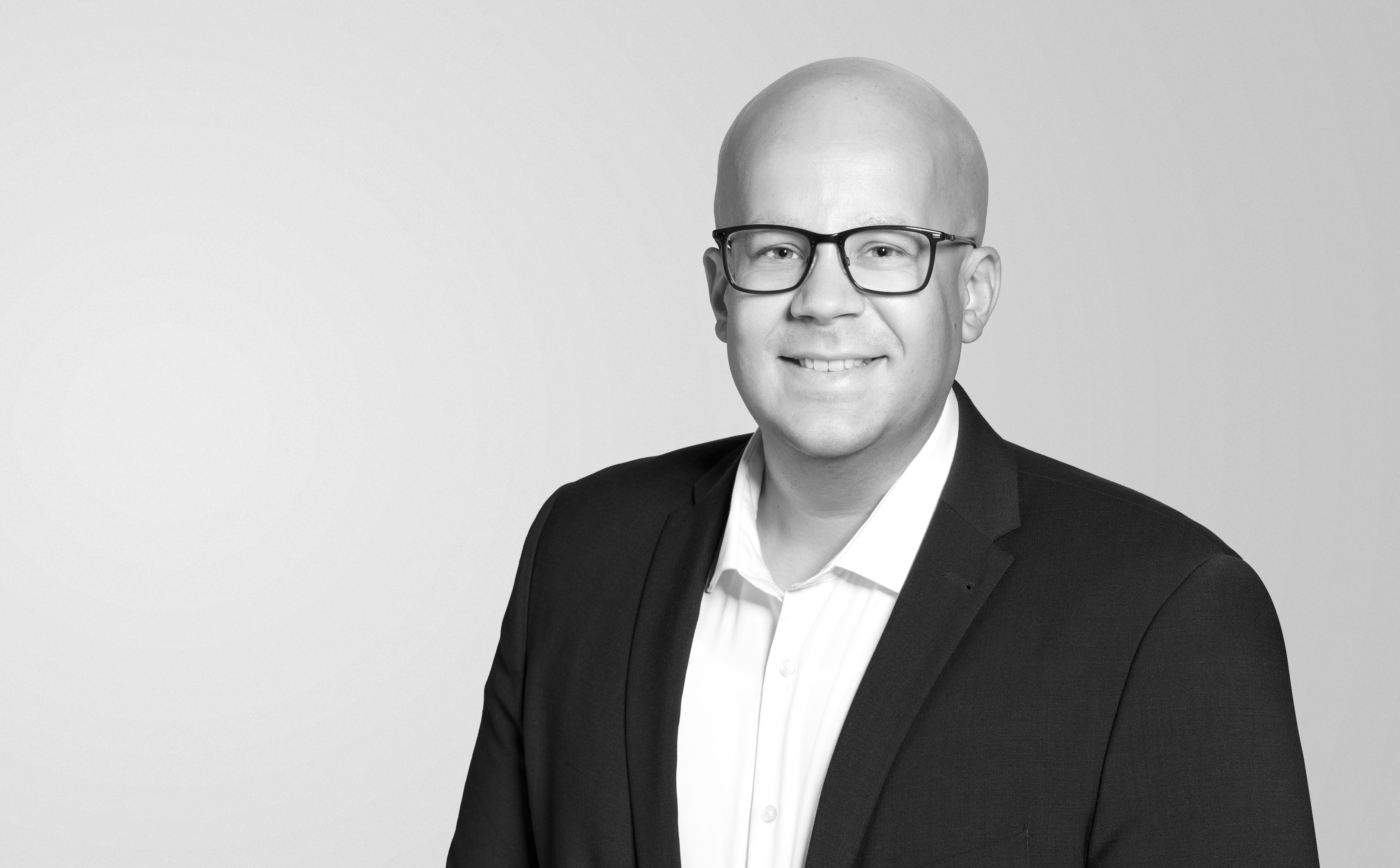 Certified Valuation Analyst Clive Zank von 8P